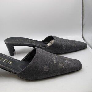 Anne Klein Collection gray wool wedge with floral pattern 8.5AA